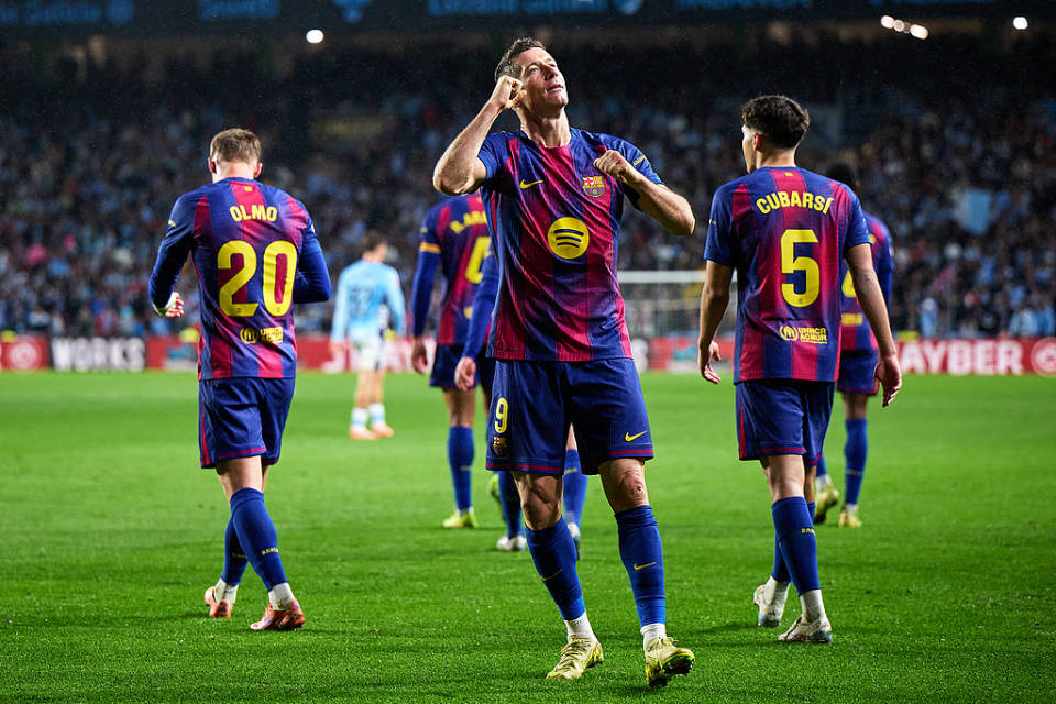 莱万多夫斯基连续十五场比赛得分超过逆转，SKT挑战极限！(莱万多夫斯基在巴萨进了几个球)开云体育app下载